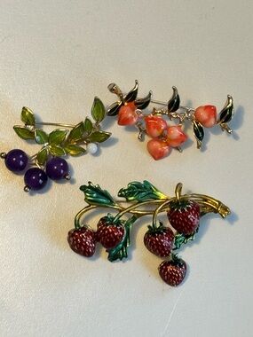 Set of 3 Vintage Enamel Fruit Brooches - Strawberry, Peach, Berry fruit salad